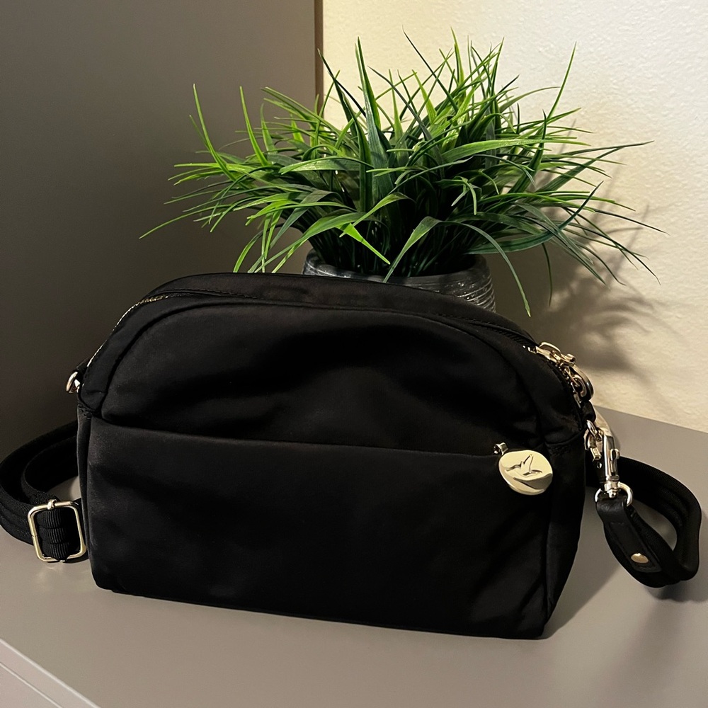 Lo & Sons Nouvelle Black Crossbody Bag